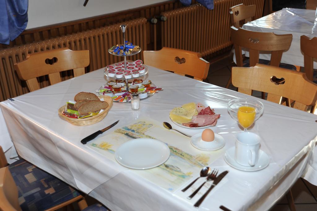 Gasthaus-Pension Fischerkeller Randegg Buitenkant foto
