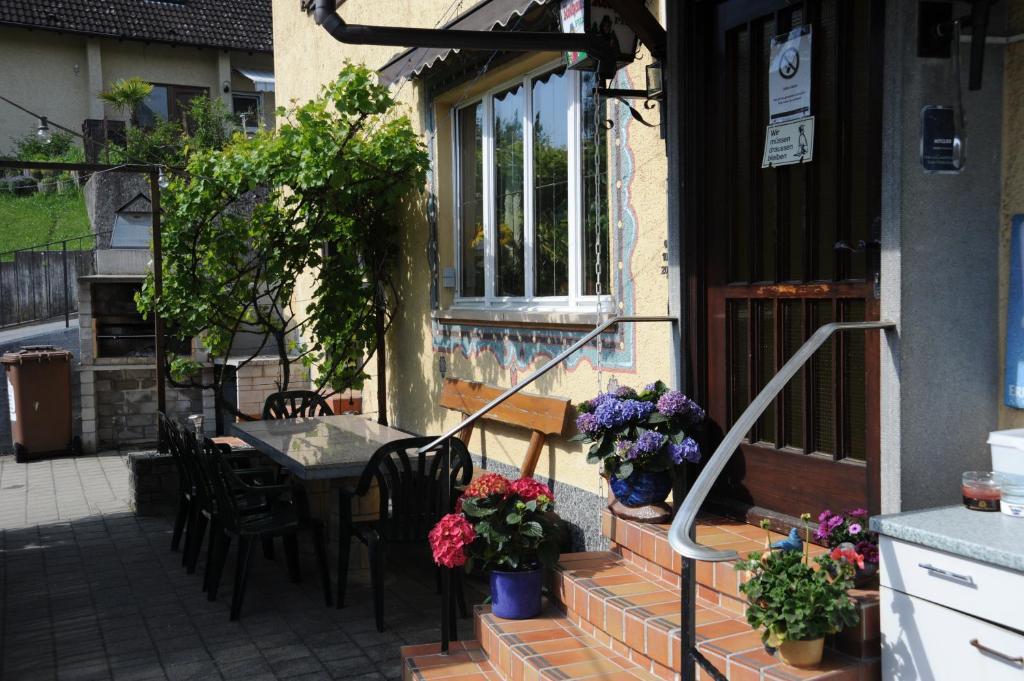 Gasthaus-Pension Fischerkeller Randegg Buitenkant foto