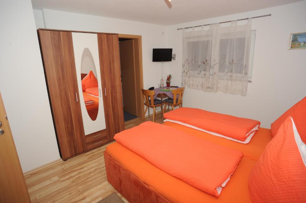 Gasthaus-Pension Fischerkeller Randegg Buitenkant foto